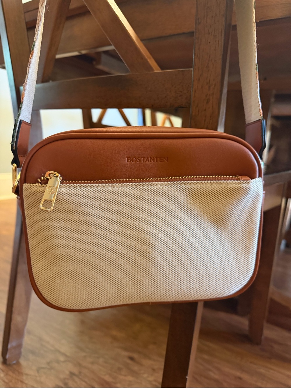 BOSTANTEN Tan and Cream Crossbody Bag